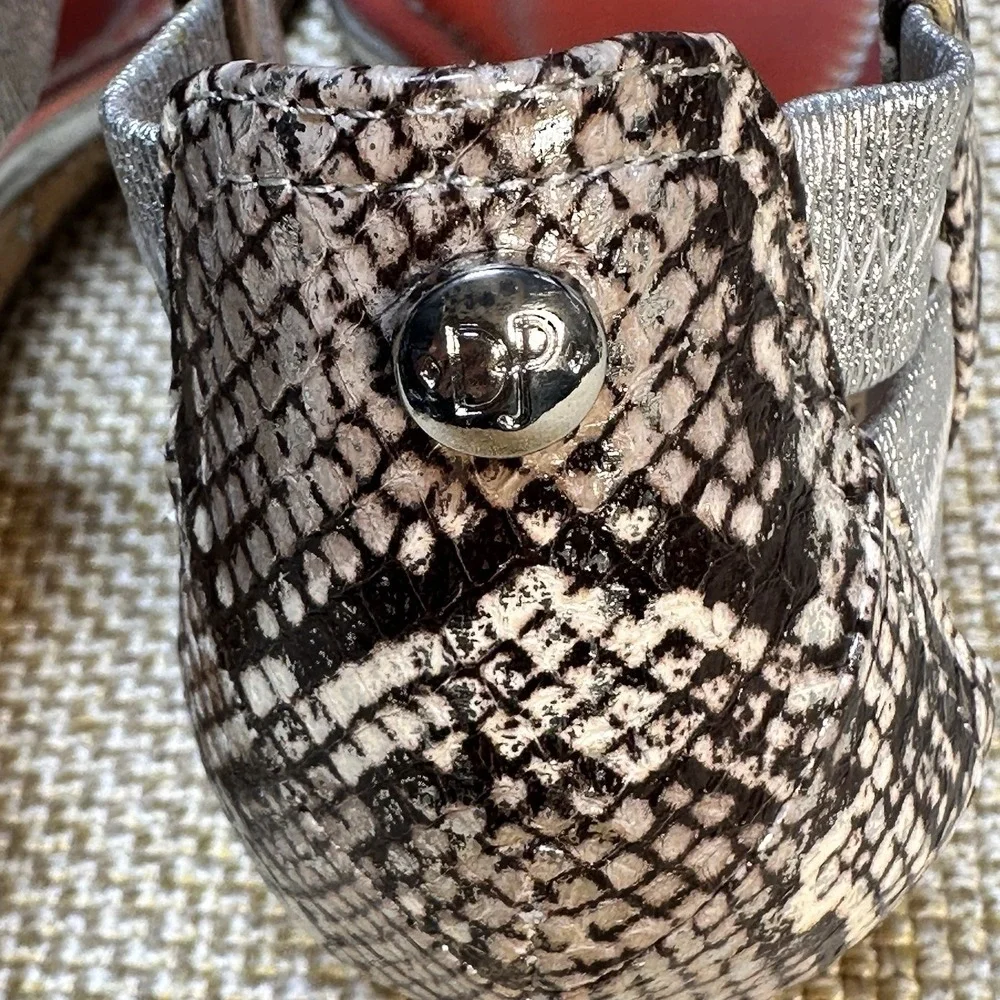 Donald J Pliner NIB Dori Embossed Leather Cork‎ Wedge Thong 6.5 Silver Snakeskin